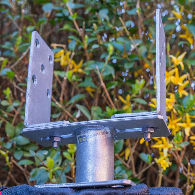 Heavy Duty Hot Dip Galvanised Adjustable 140–200mm Bolt Down Pergola Post Support Base - 图片 3