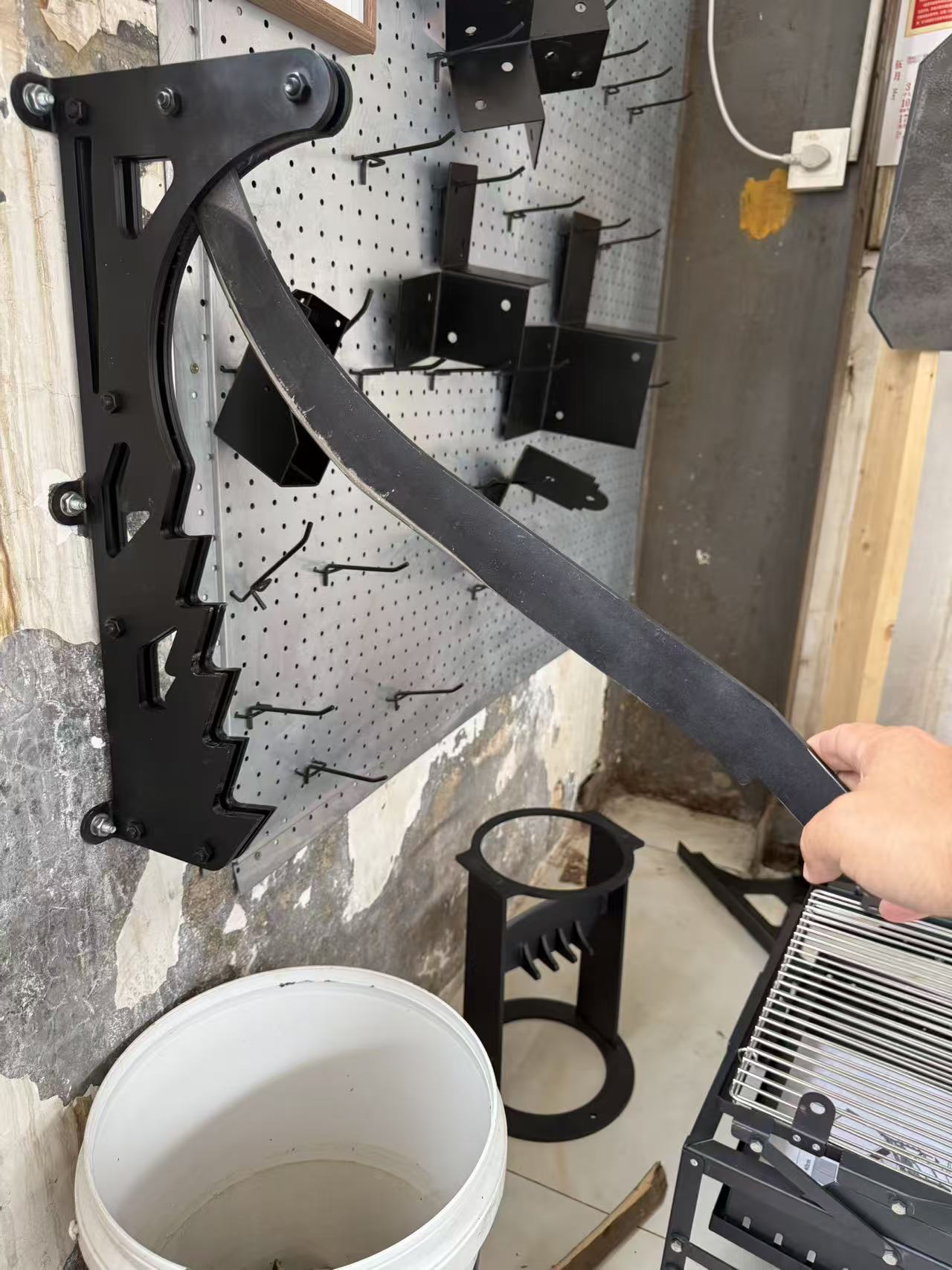 #LogSplitter #WoodSplitter #FirePitLogRack #FirewoodStorage #LogSeparator #KindlingSplitter #OutdoorFirewoodRack #ManualLogSplitter #BackyardFireGear #CampingFirewood #FirepitAccessories #GardenStorageRack